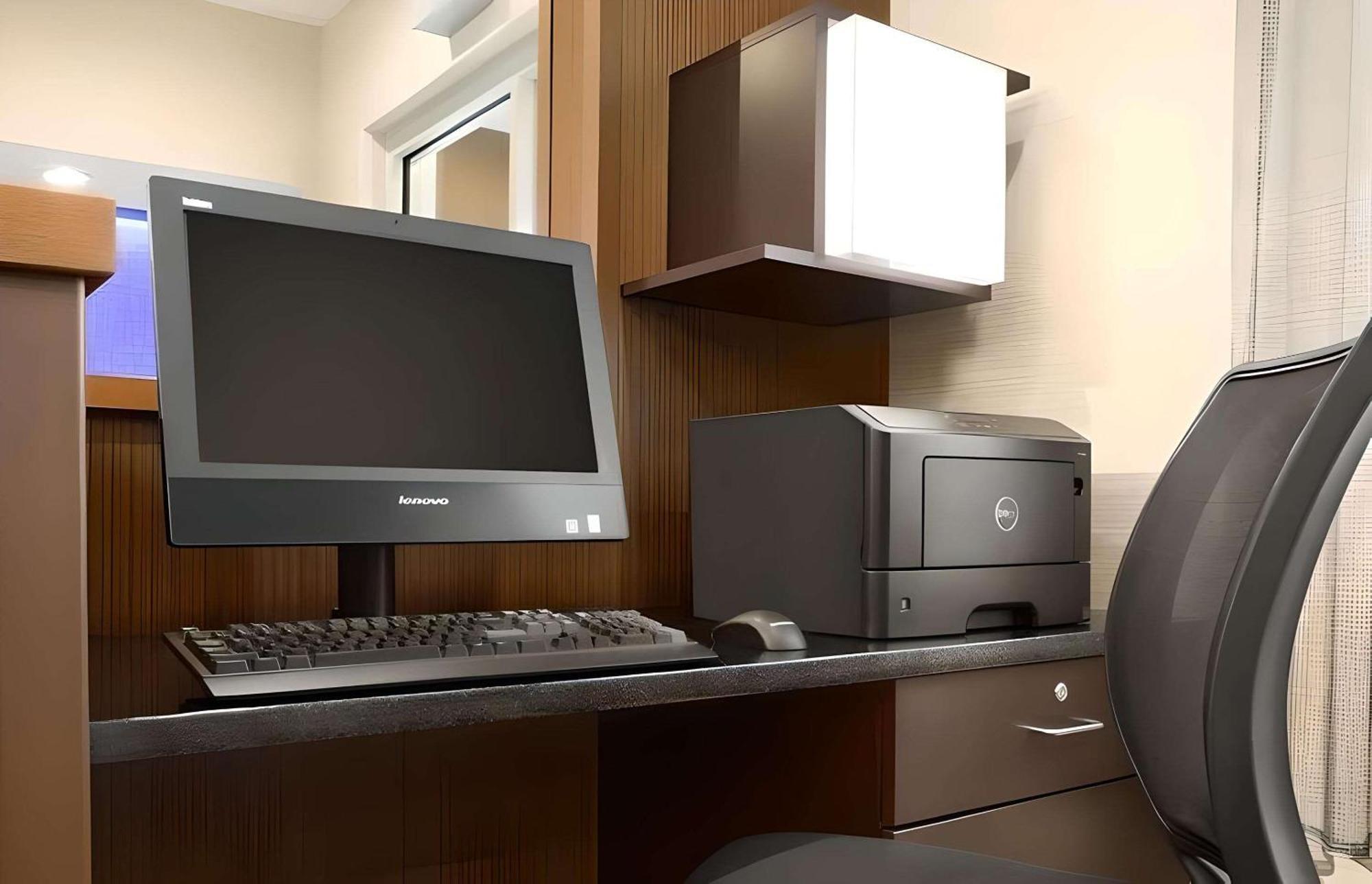 Dubuque Inn & Suites Zewnętrze zdjęcie
