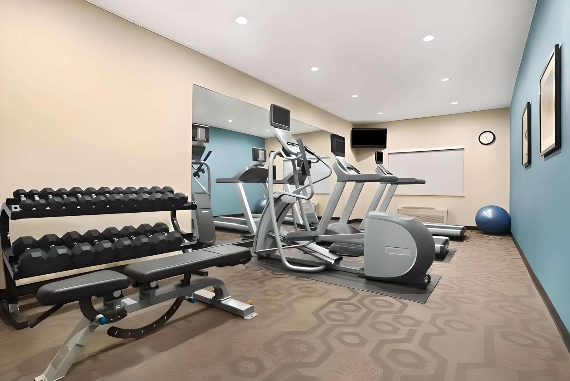 Dubuque Inn & Suites Zewnętrze zdjęcie