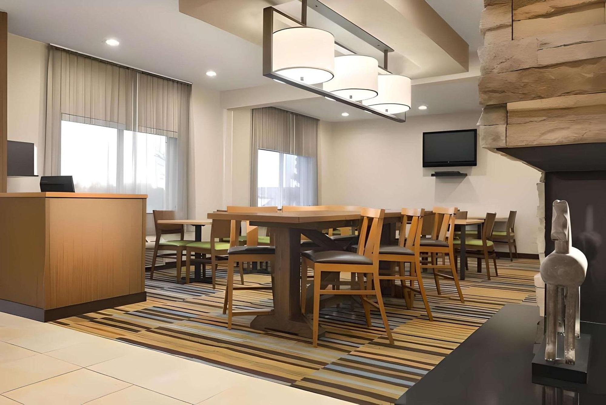 Dubuque Inn & Suites Zewnętrze zdjęcie