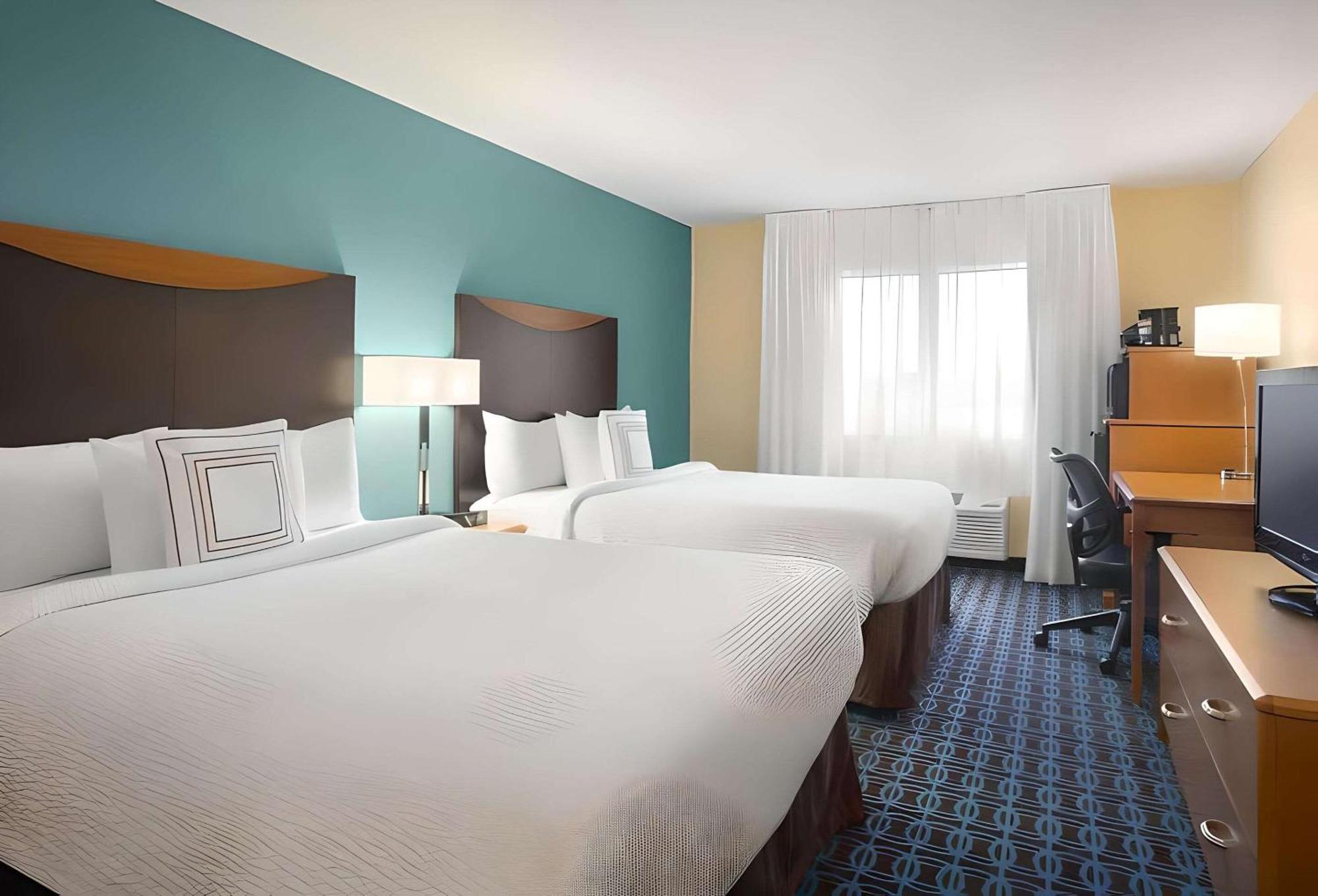Dubuque Inn & Suites Zewnętrze zdjęcie