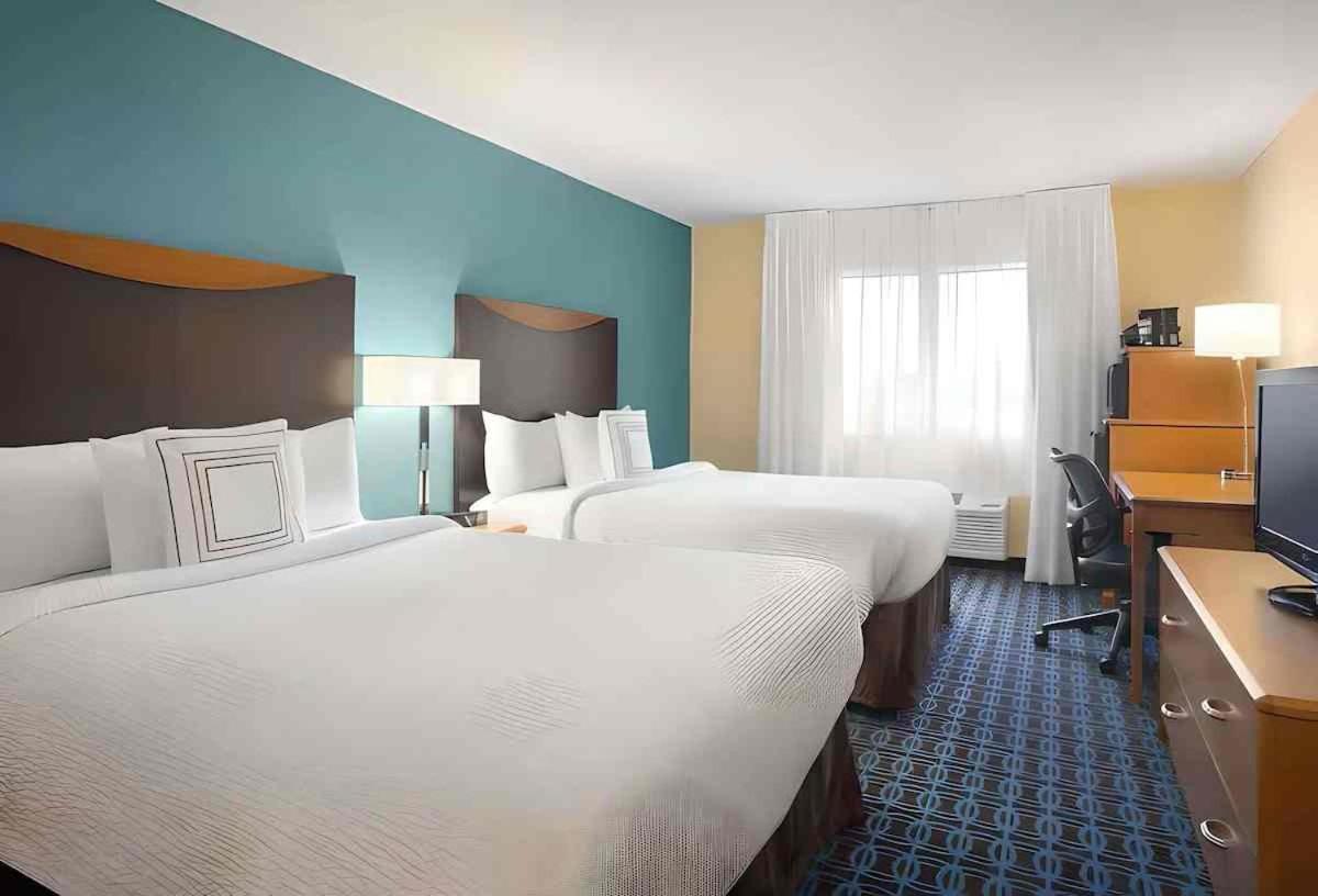 Dubuque Inn & Suites Zewnętrze zdjęcie