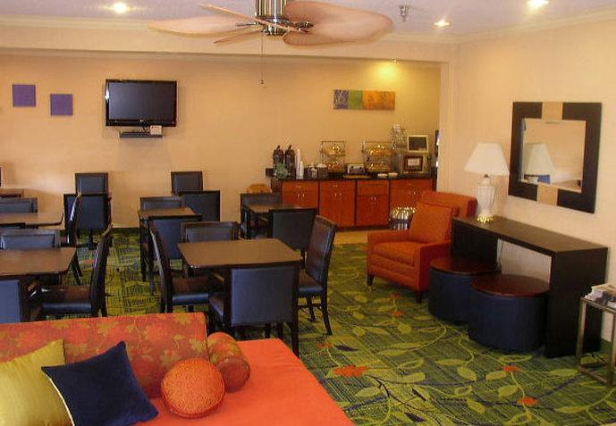Dubuque Inn & Suites Zewnętrze zdjęcie